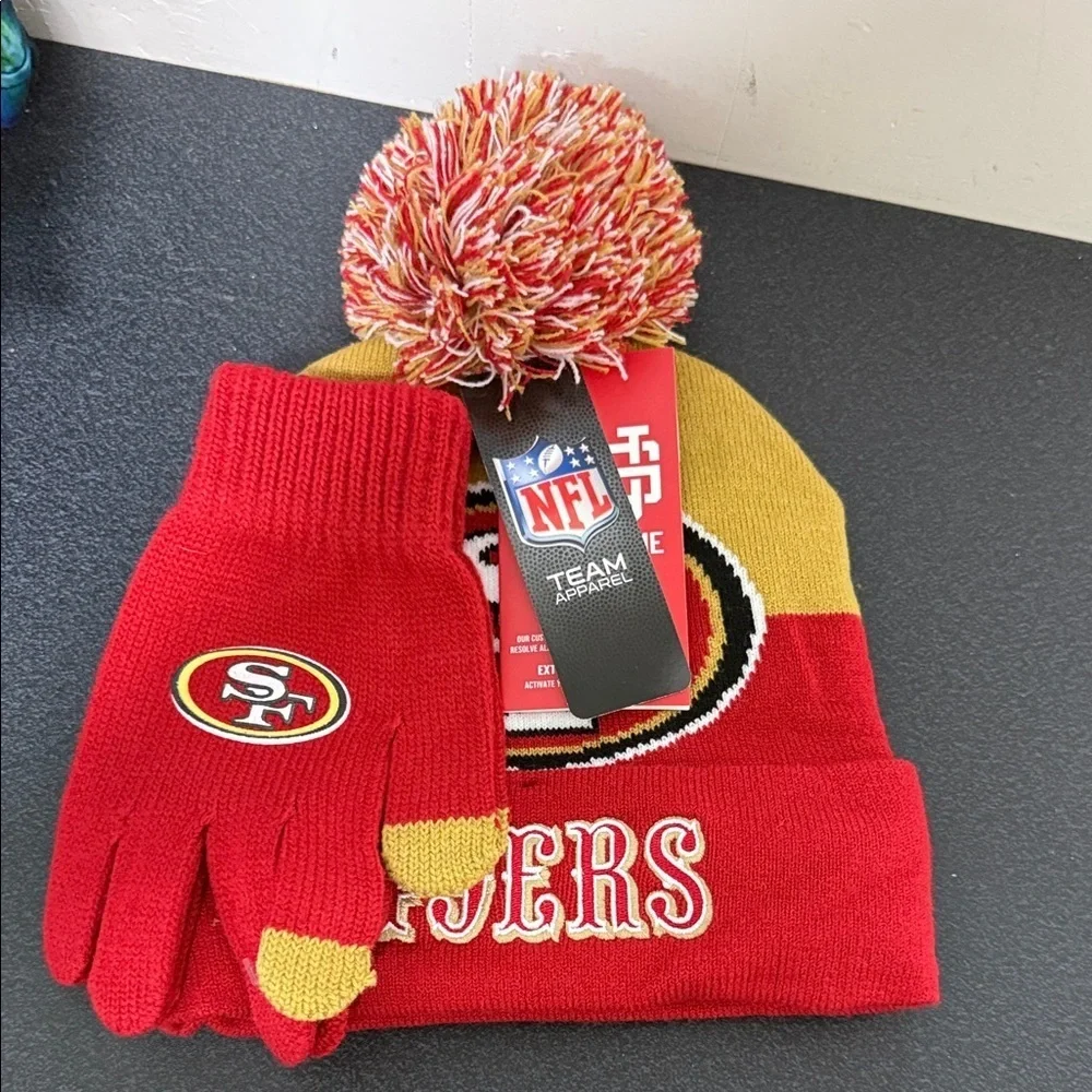 NFL Red and Gold Gloves & Beanie Set
